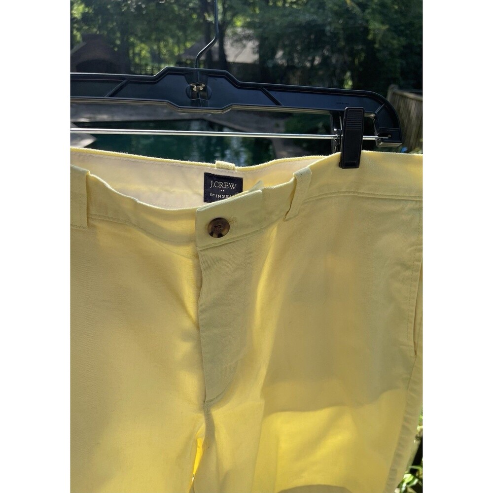 J Crew Men’s Yellow Chino Shorts Size 36x9